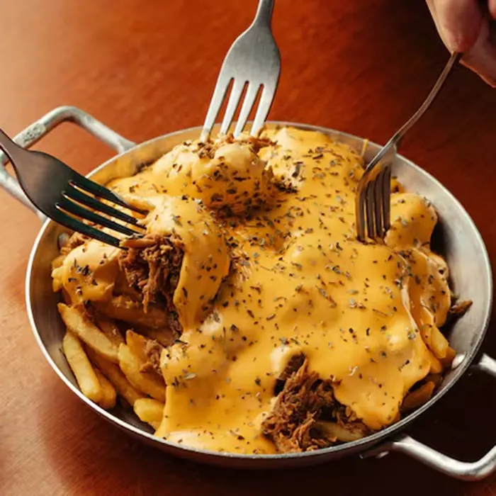 Fritas com cupim e fonduta